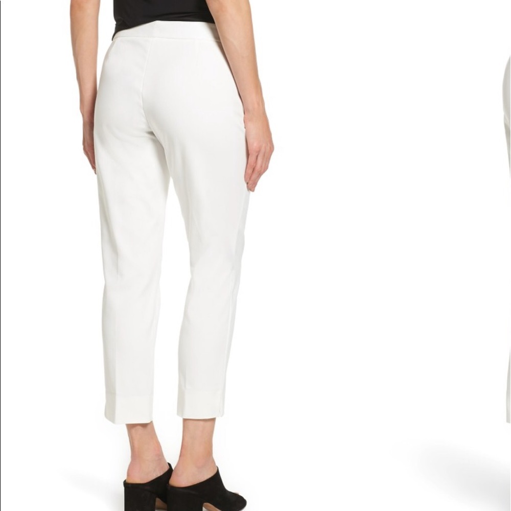 Vince camuto white capris . Size 0P .